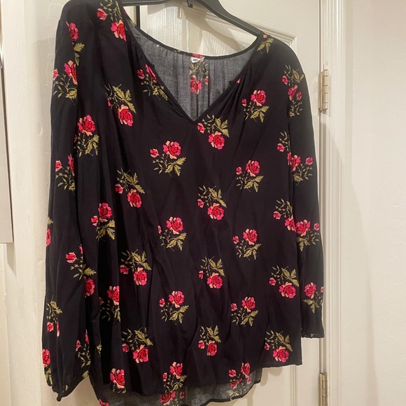 Old Navy rosebud 🌹peasant blouse - Picture 2 of 7